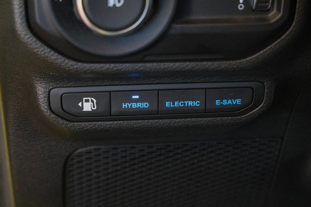 Used 2023 Jeep Wrangler Sahara AWD/4WD image 28