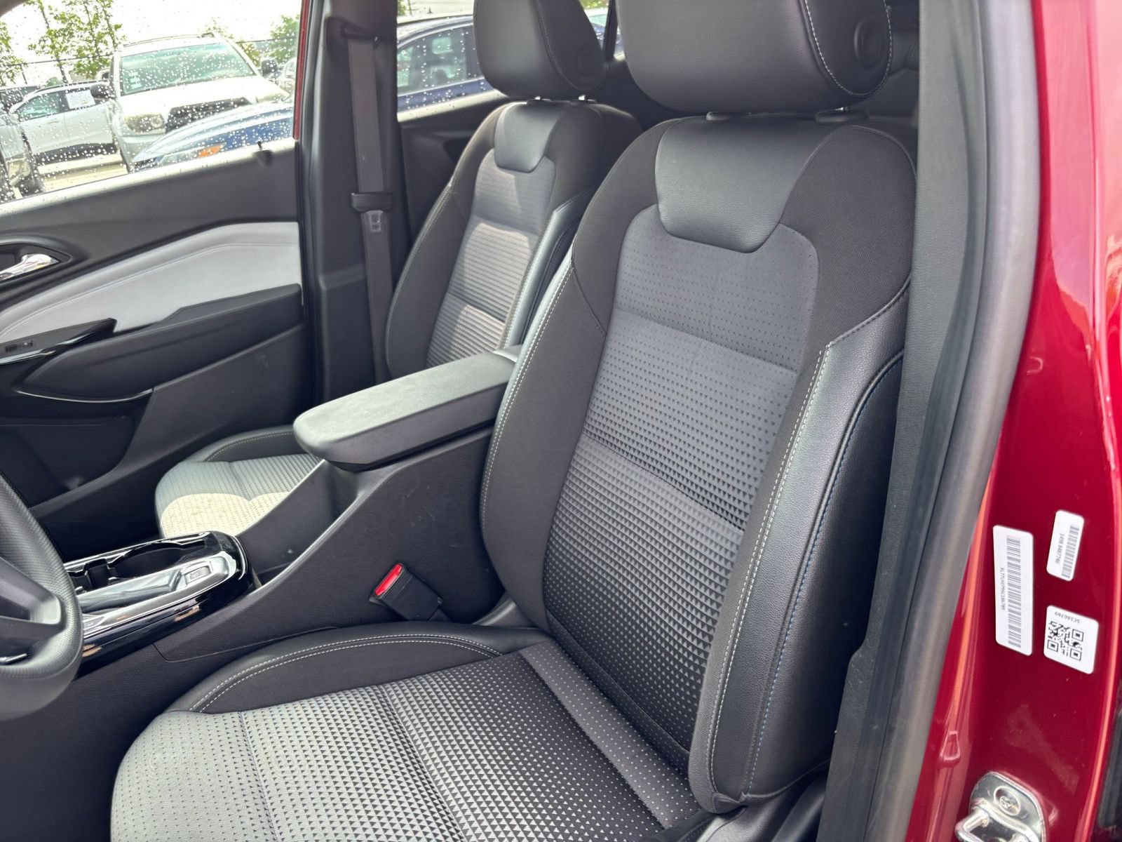 Used 2025 Chevrolet Trax LT FWD image 34