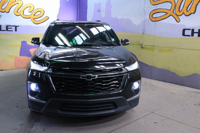 Used 2023 Chevrolet Traverse RS image 3