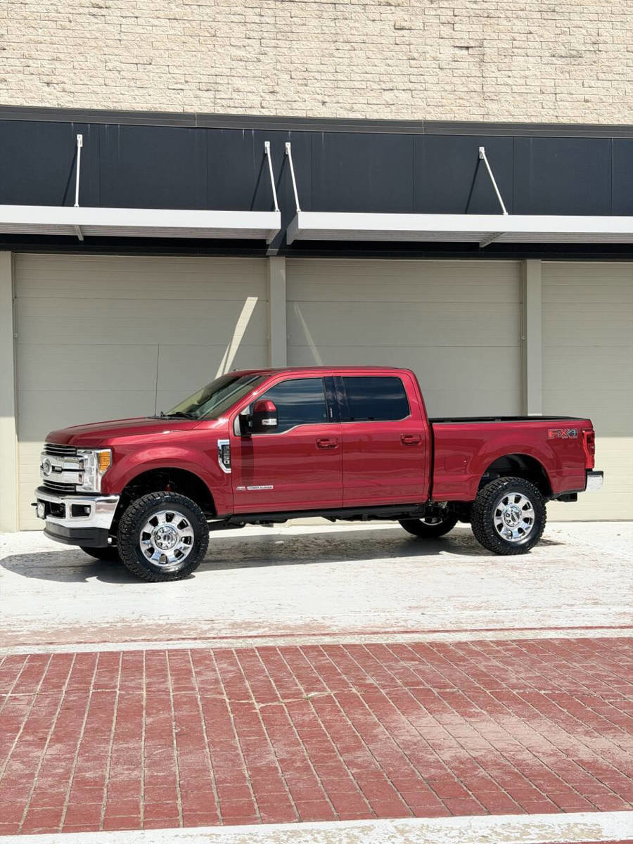 Used 2017 Ford F250 Lariat w/ Lariat Ultimate Package AWD/4WD image 2
