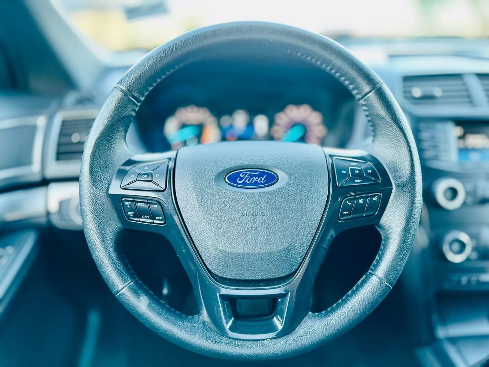 Used 2018 Ford Explorer XLT FWD image 15