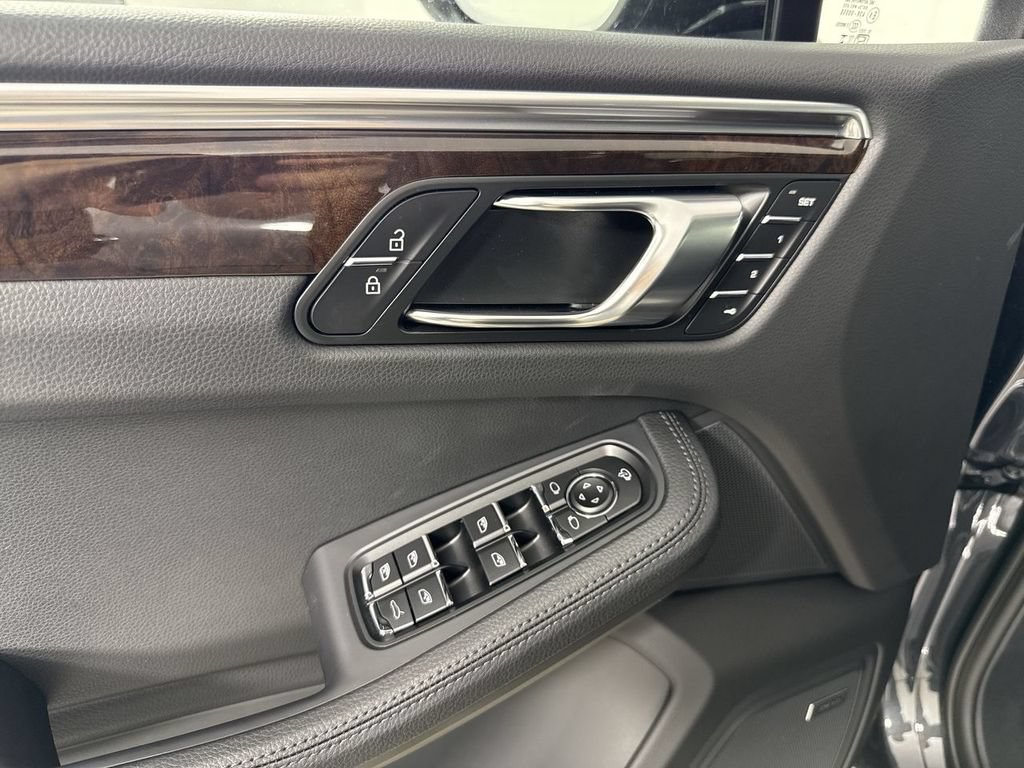 New 2026 Porsche Macan AWD/4WD image 33