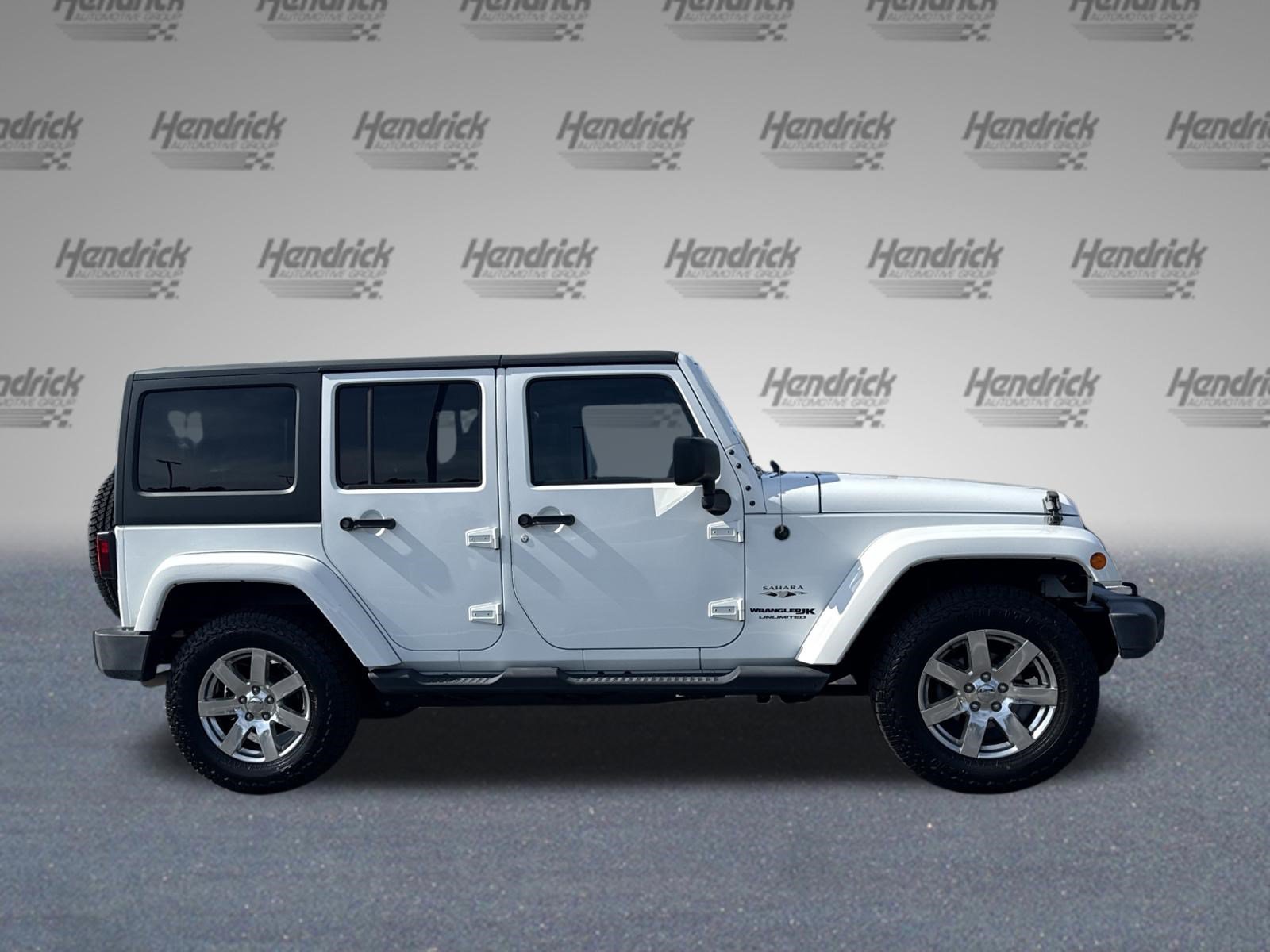 Used 2018 Jeep Wrangler Unlimited Sahara w/ Max Tow Package AWD/4WD image 11