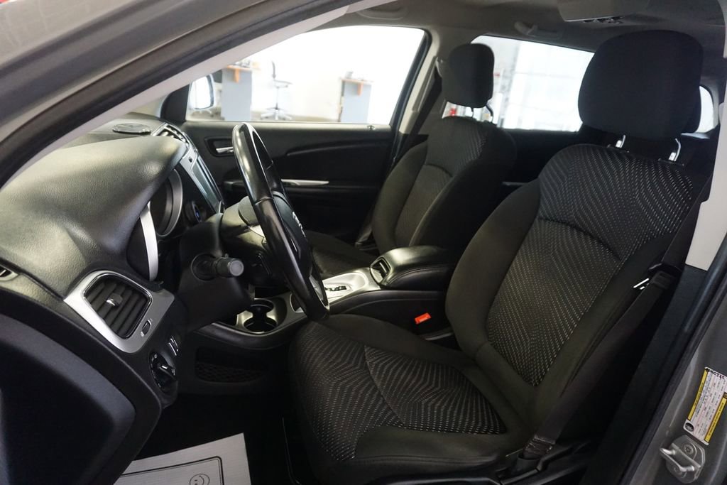 Used 2019 Dodge Journey SE FWD image 16