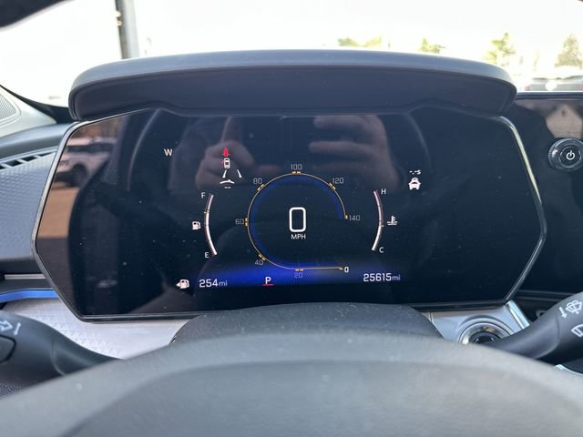 Used 2024 Chevrolet Trax LT w/ Sunroof Package FWD image 12