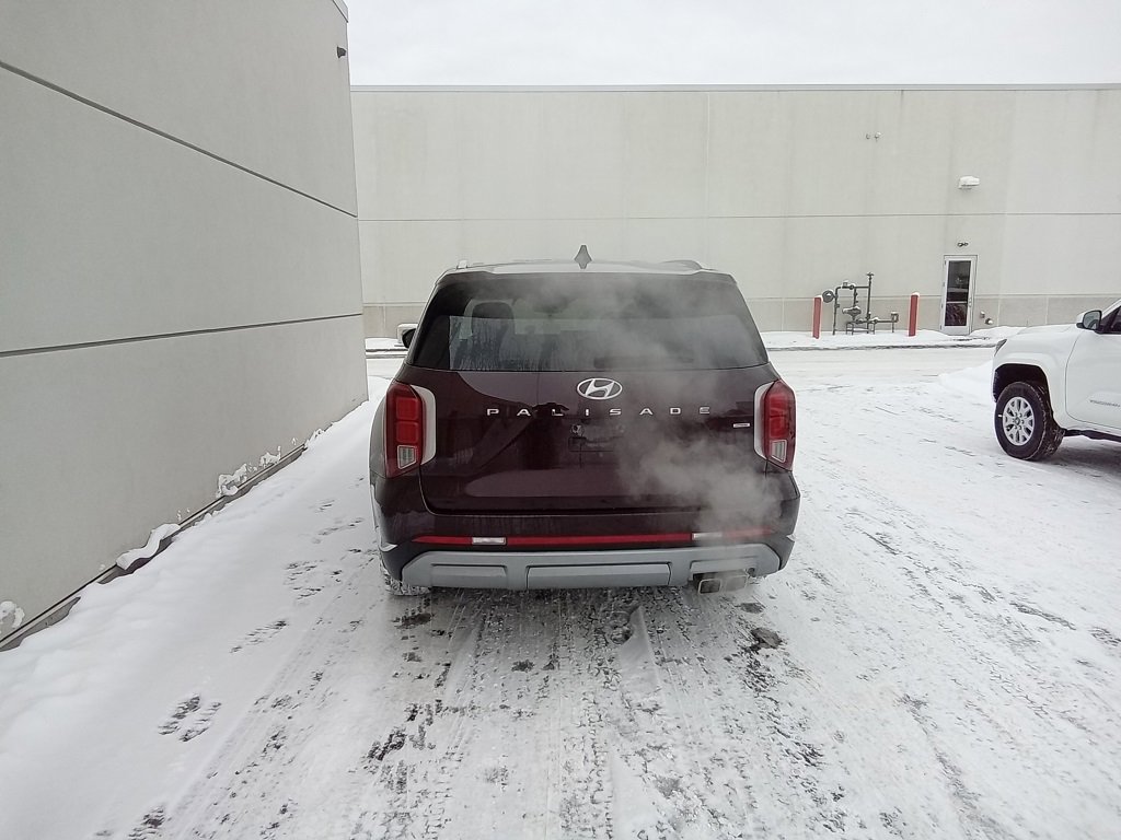Used 2023 Hyundai Palisade Limited image 3