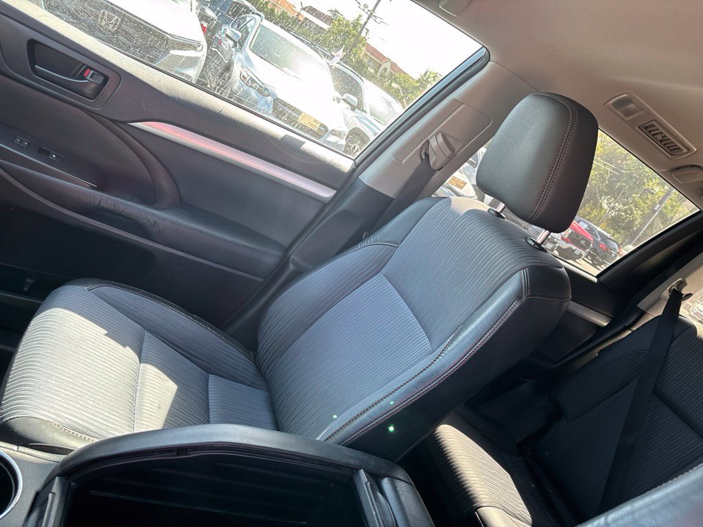 Used 2015 Toyota Highlander Plus FWD image 21