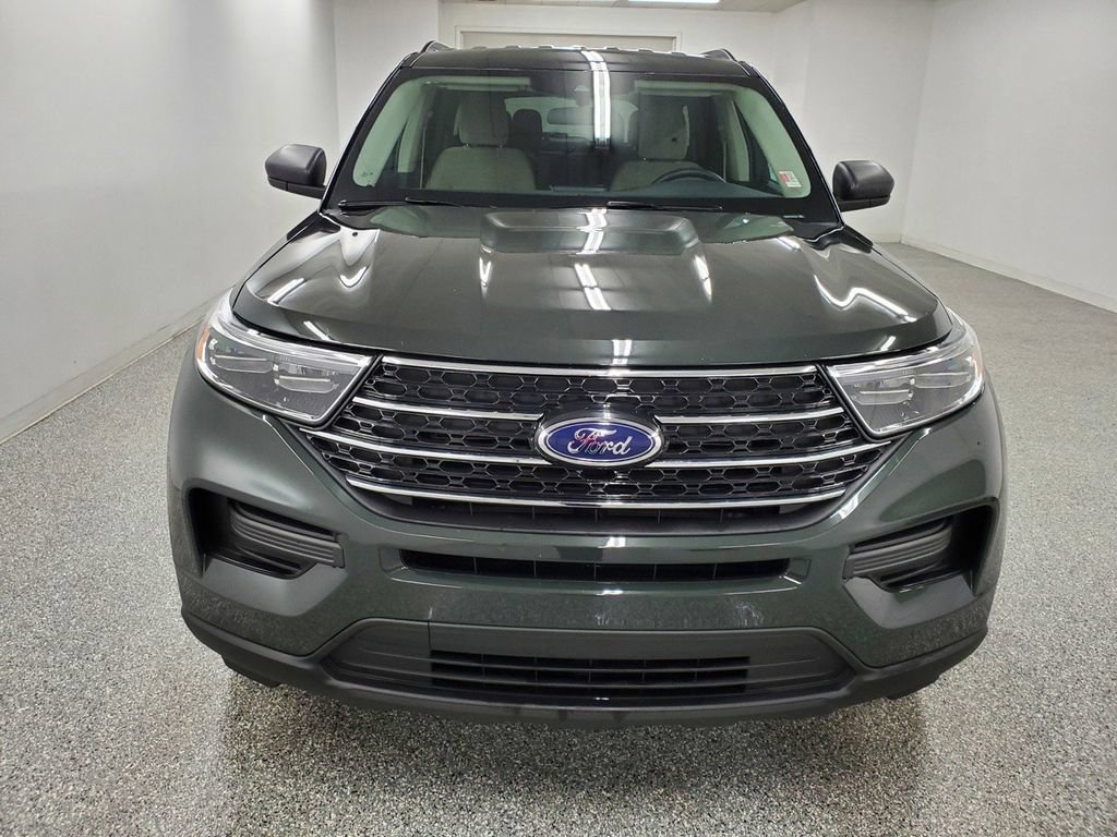 Used 2023 Ford Explorer XLT AWD/4WD image 2