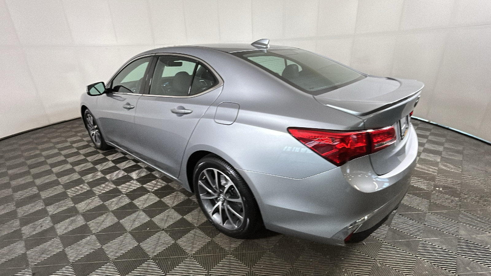 Used 2018 Acura TLX V6 SH-AWD image 4