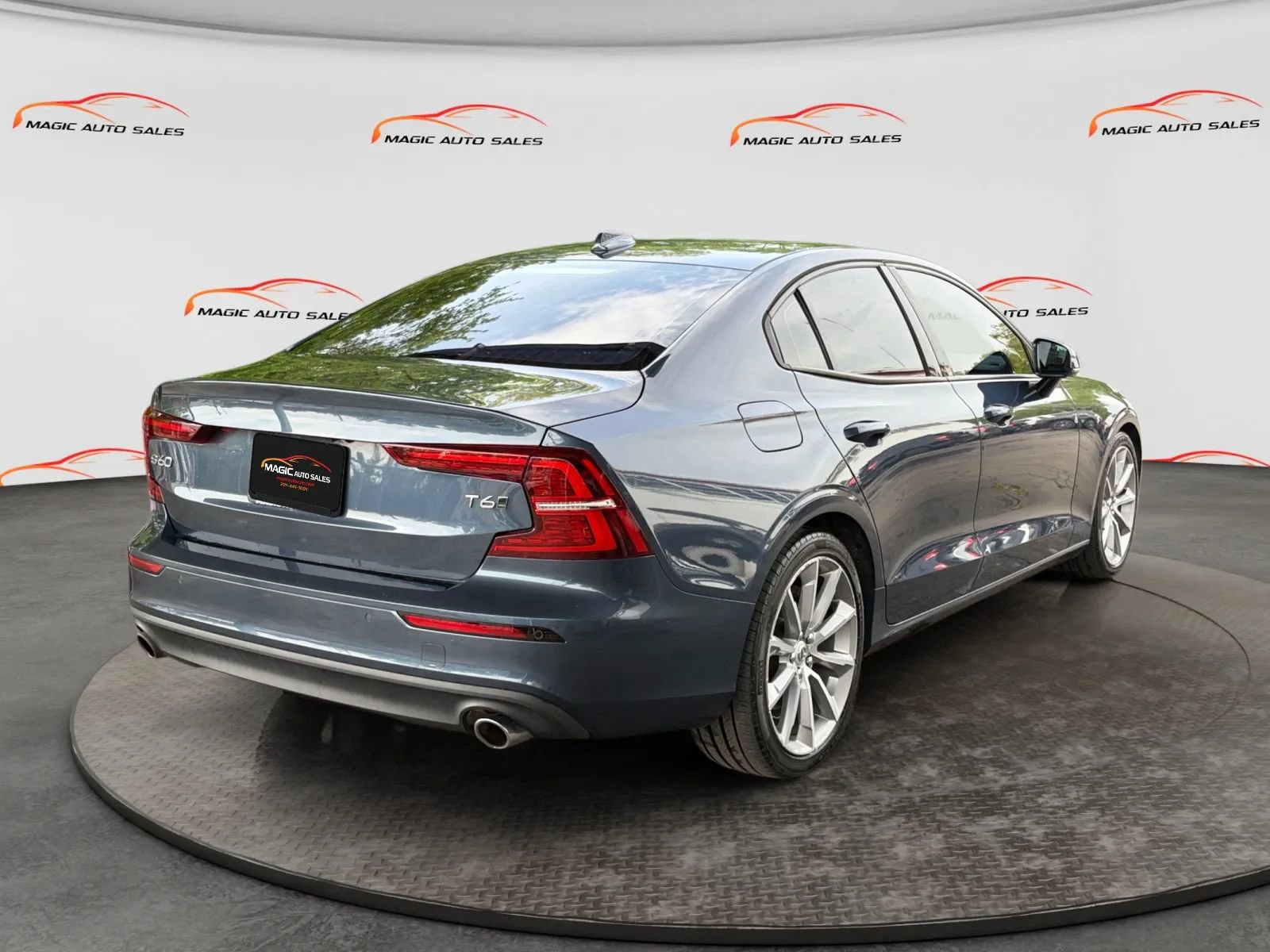 Used 2019 Volvo S60 T6 Momentum w/ Multimedia Package AWD/4WD image 9