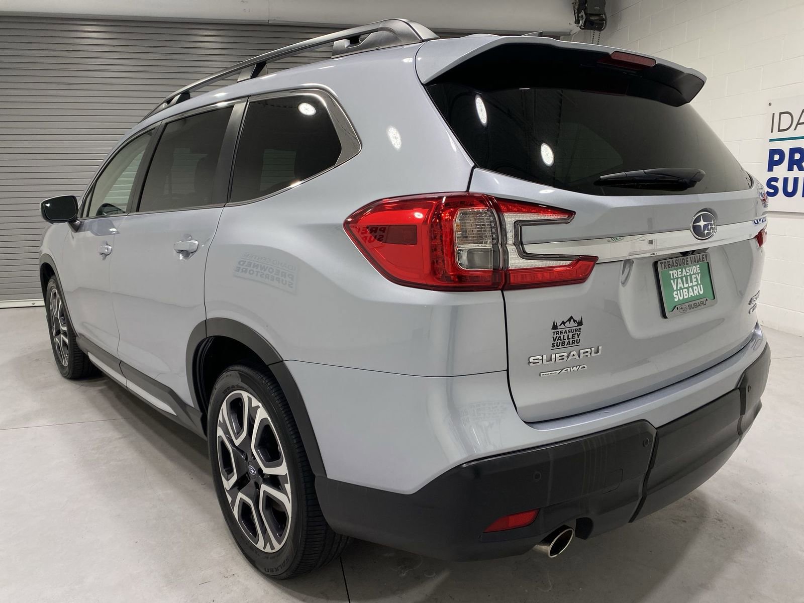 Used 2023 Subaru Ascent Limited w/ Technology Package AWD/4WD image 6