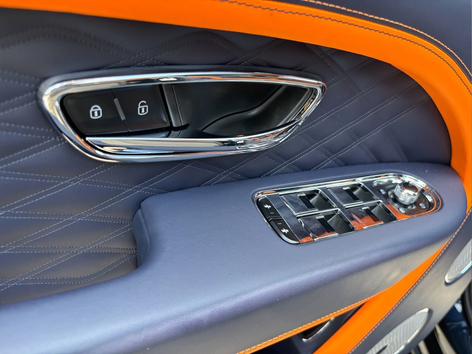 Used 2024 Bentley Bentayga image 49