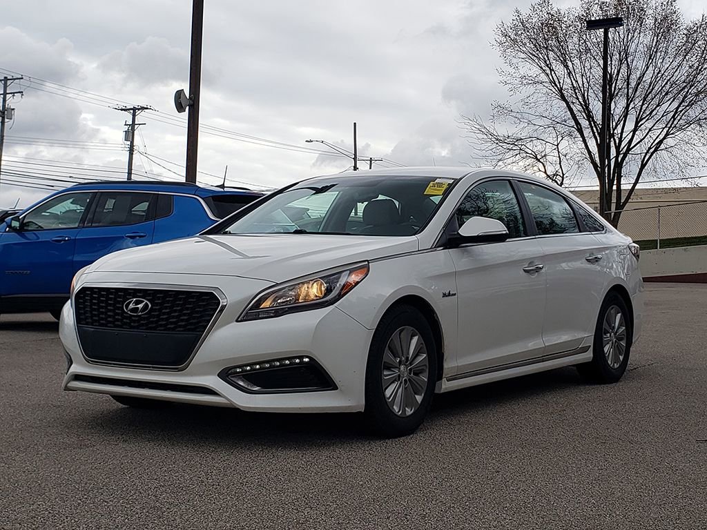 Used 2016 Hyundai Sonata SE image 1