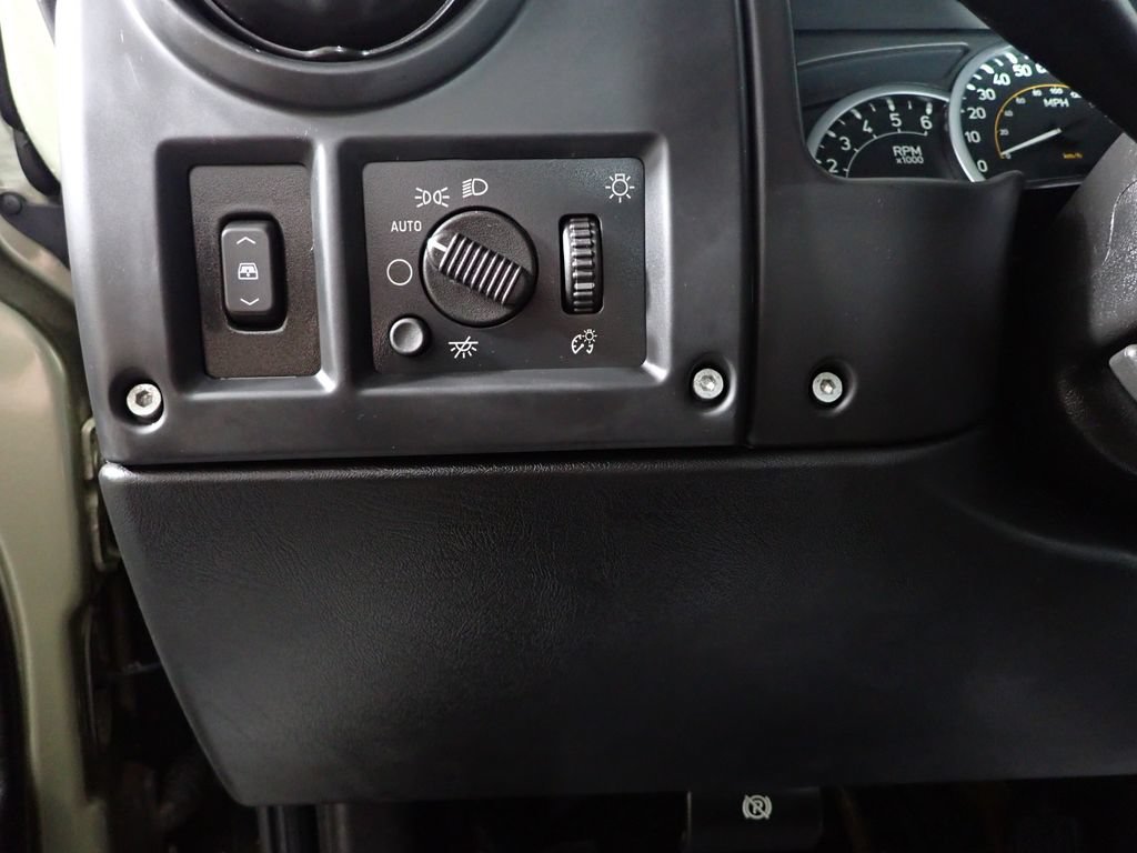 Used 2005 HUMMER H2 SUT w/ Preferred Equipment Group AWD/4WD image 25