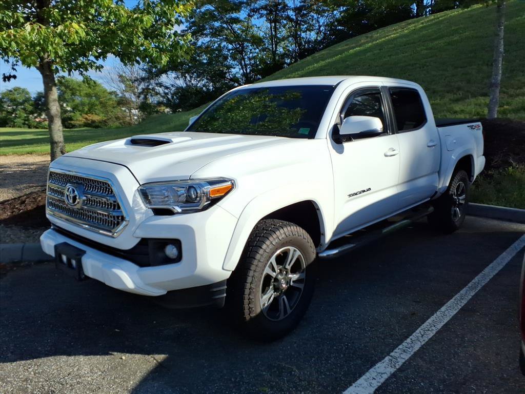 Used 2017 Toyota Tacoma TRD Sport w/ Tow Package (A/T) AWD/4WD image 6