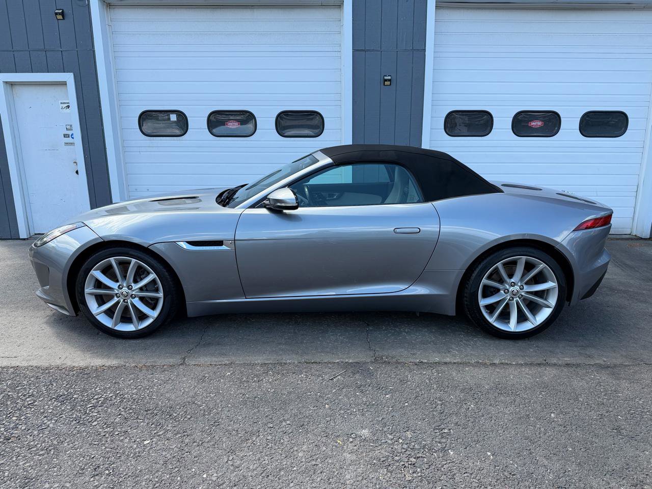 Used 2014 Jaguar F-TYPE S RWD image 8