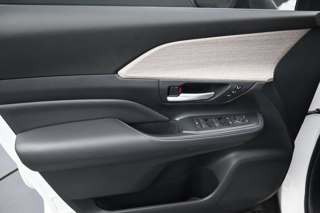 Used 2024 Toyota Grand Highlander AWD Hybrid image 11