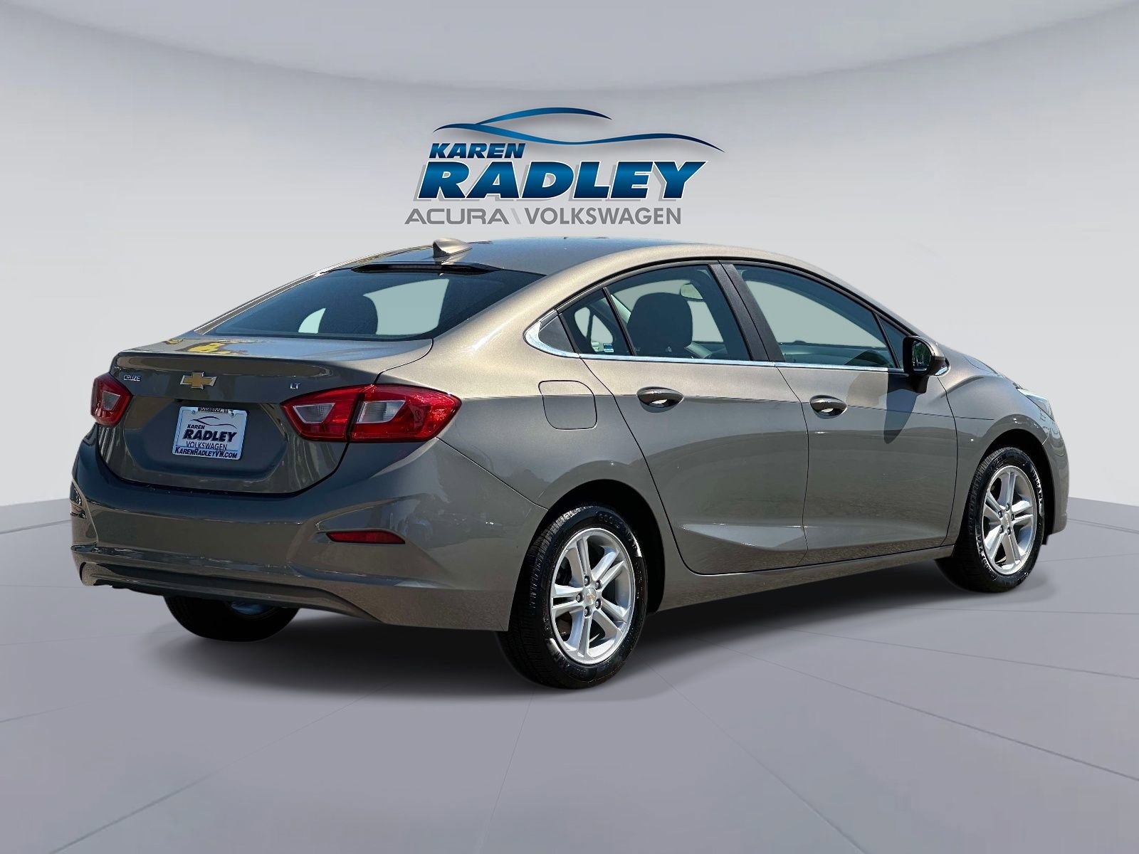 Used 2018 Chevrolet Cruze LT w/ Convenience Package FWD image 2