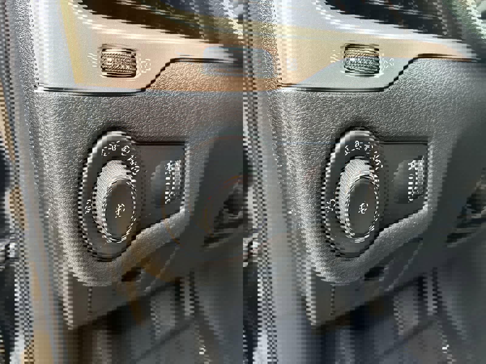 Certified 2018 Jeep Cherokee Latitude image 9