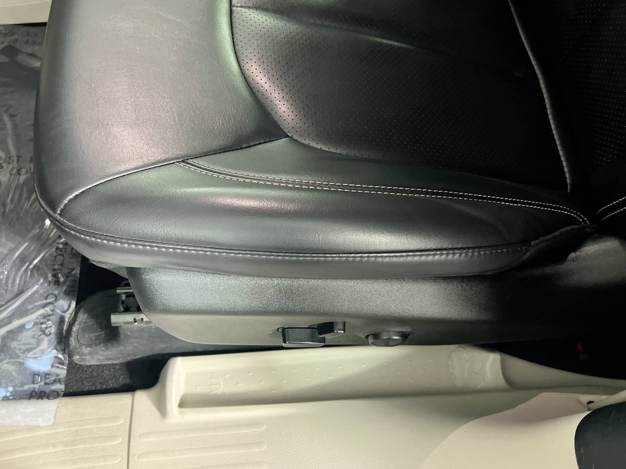 Used 2023 Chrysler Pacifica Touring-L FWD image 13