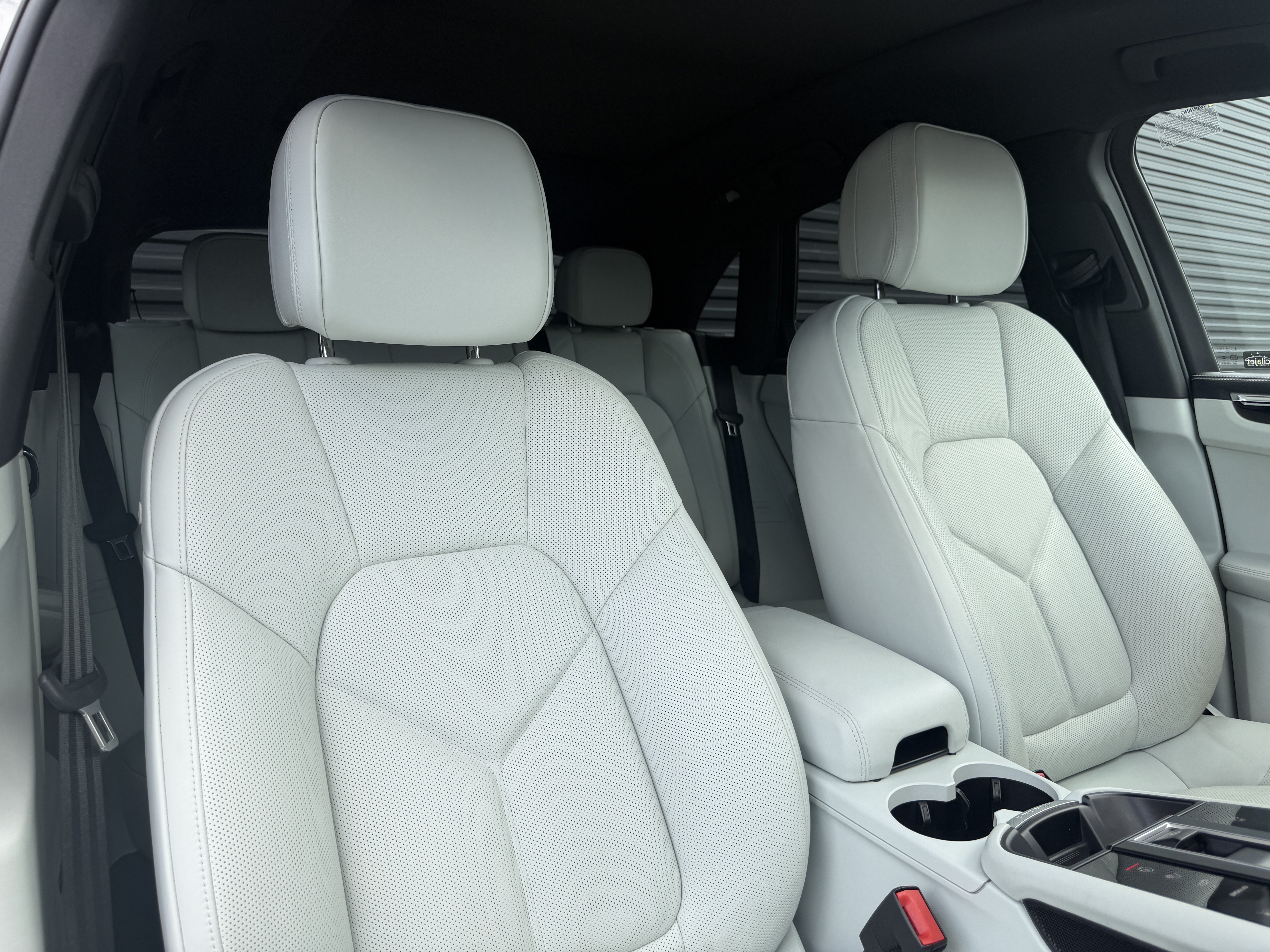 Certified 2024 Porsche Macan AWD/4WD image 20