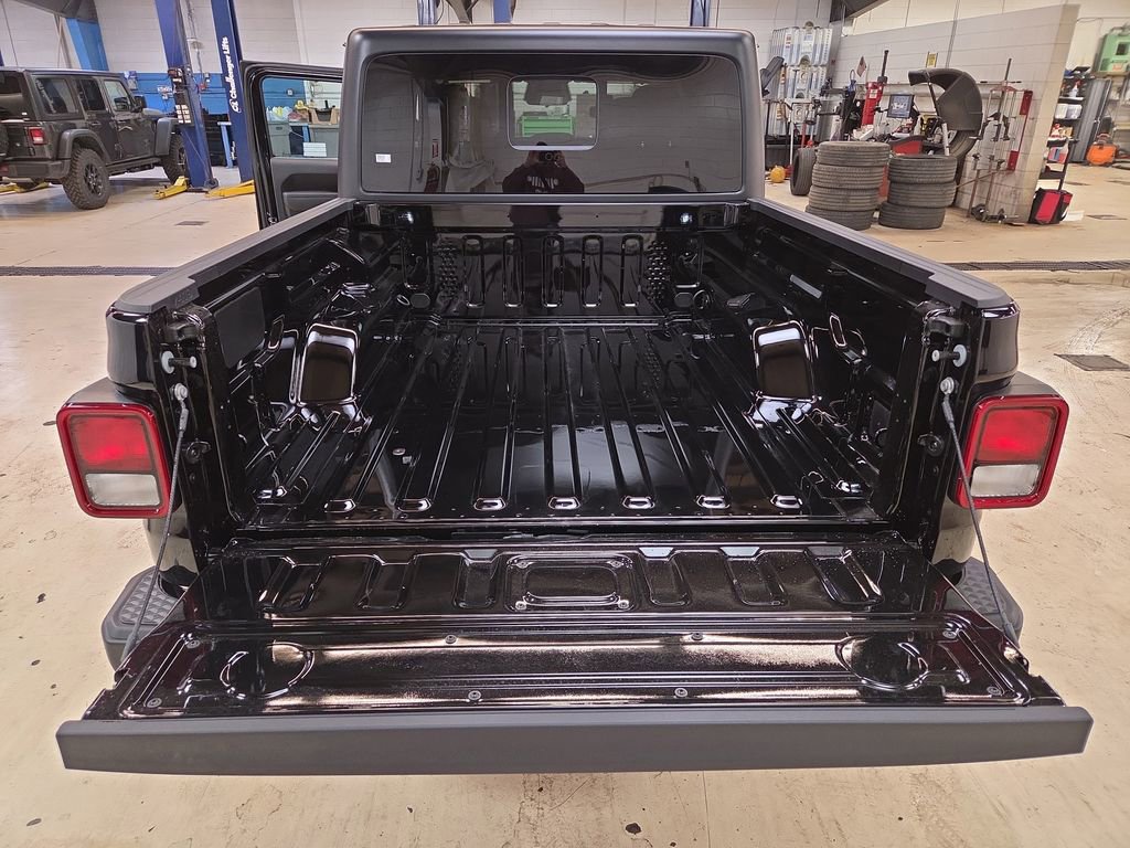 New 2026 Jeep Gladiator Sport image 22