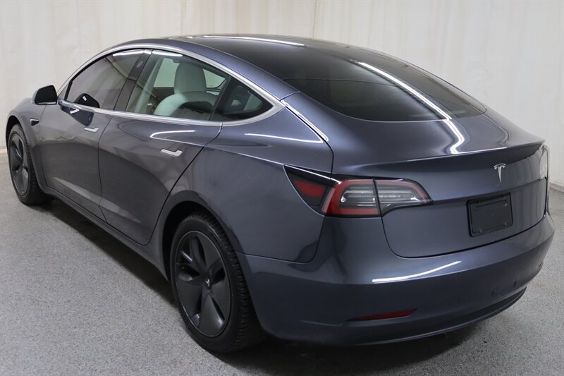 Used 2020 Tesla Model 3 Standard Range RWD image 4