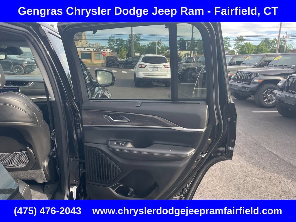 Used 2023 Jeep Grand Cherokee Limited w/ Luxury Tech Group II AWD/4WD image 19