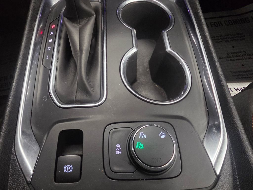 Used 2021 Chevrolet Traverse LT image 24