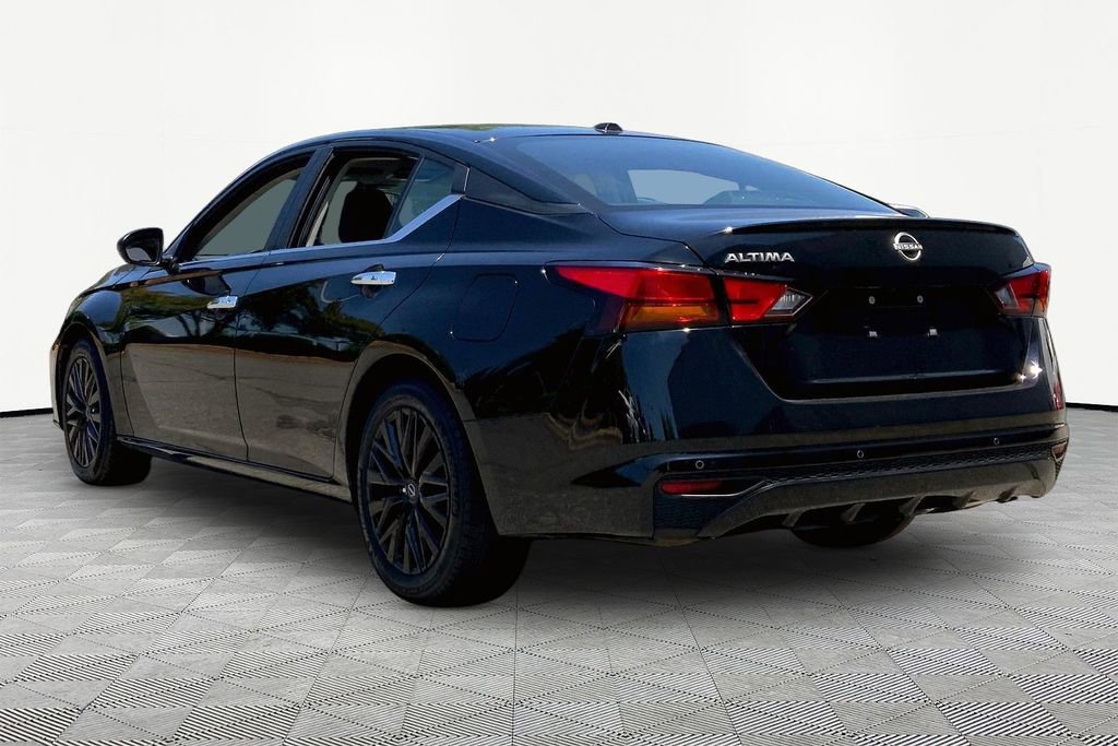 Used 2025 Nissan Altima 2.5 SV FWD image 4