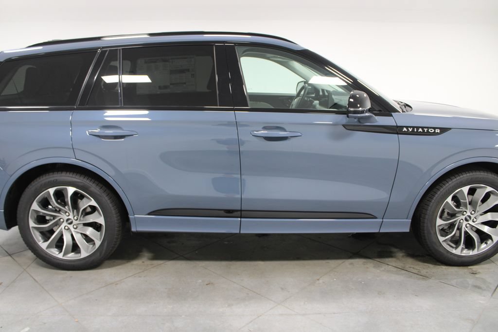 New 2026 Lincoln Aviator 2WD w/ Jet Appearance Package image 10