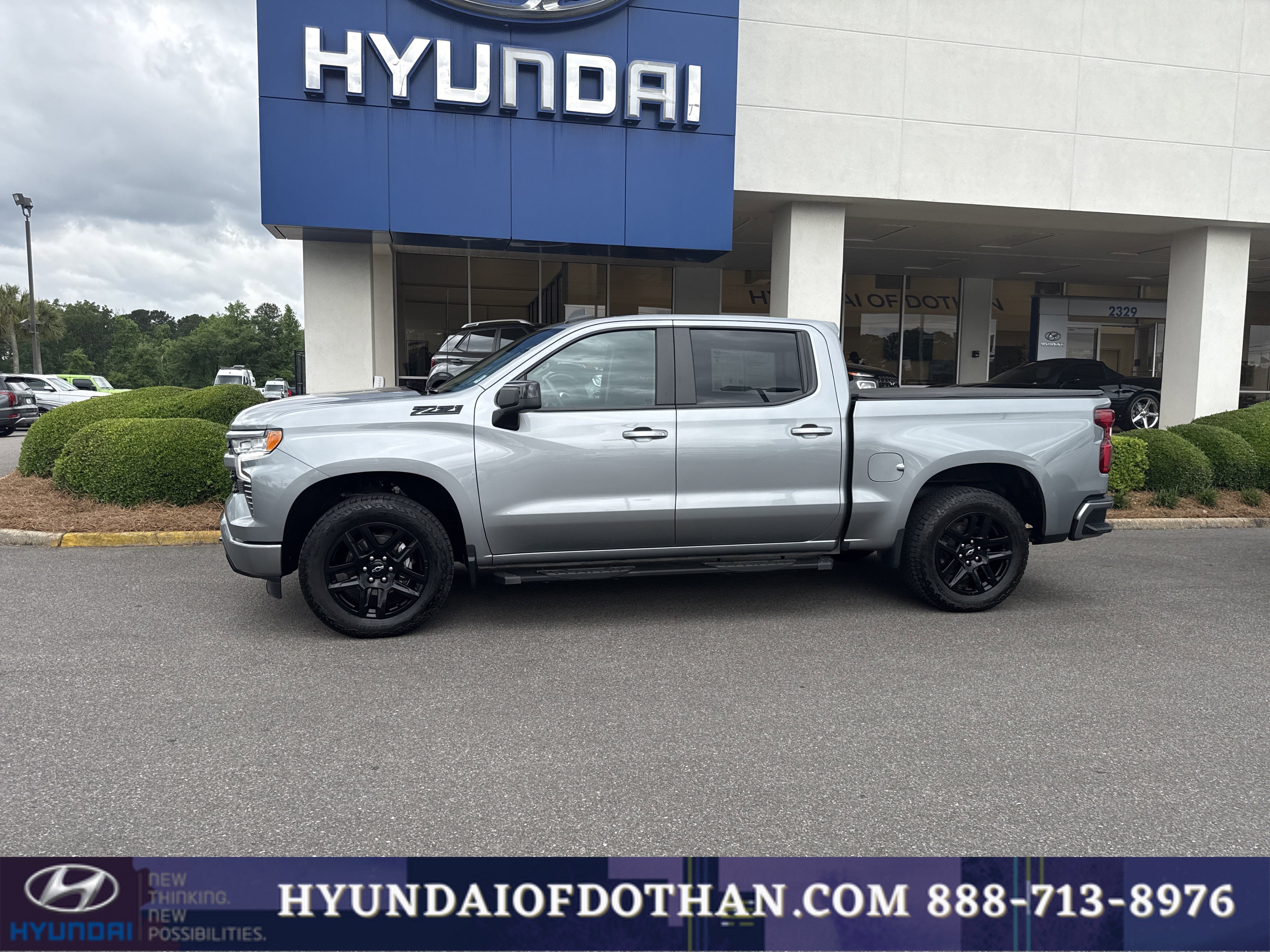 Used 2024 Chevrolet Silverado 1500 RST w/ Convenience Package II AWD/4WD image 2