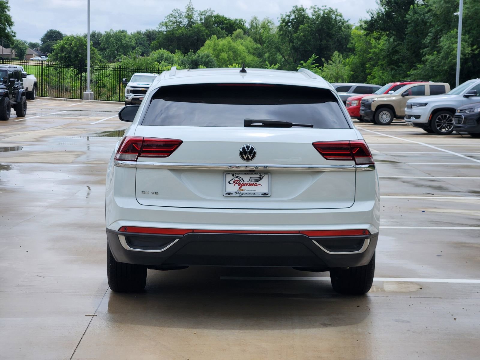 Used 2021 Volkswagen Atlas Cross Sport SE w/ Panoramic Sunroof Package FWD image 8