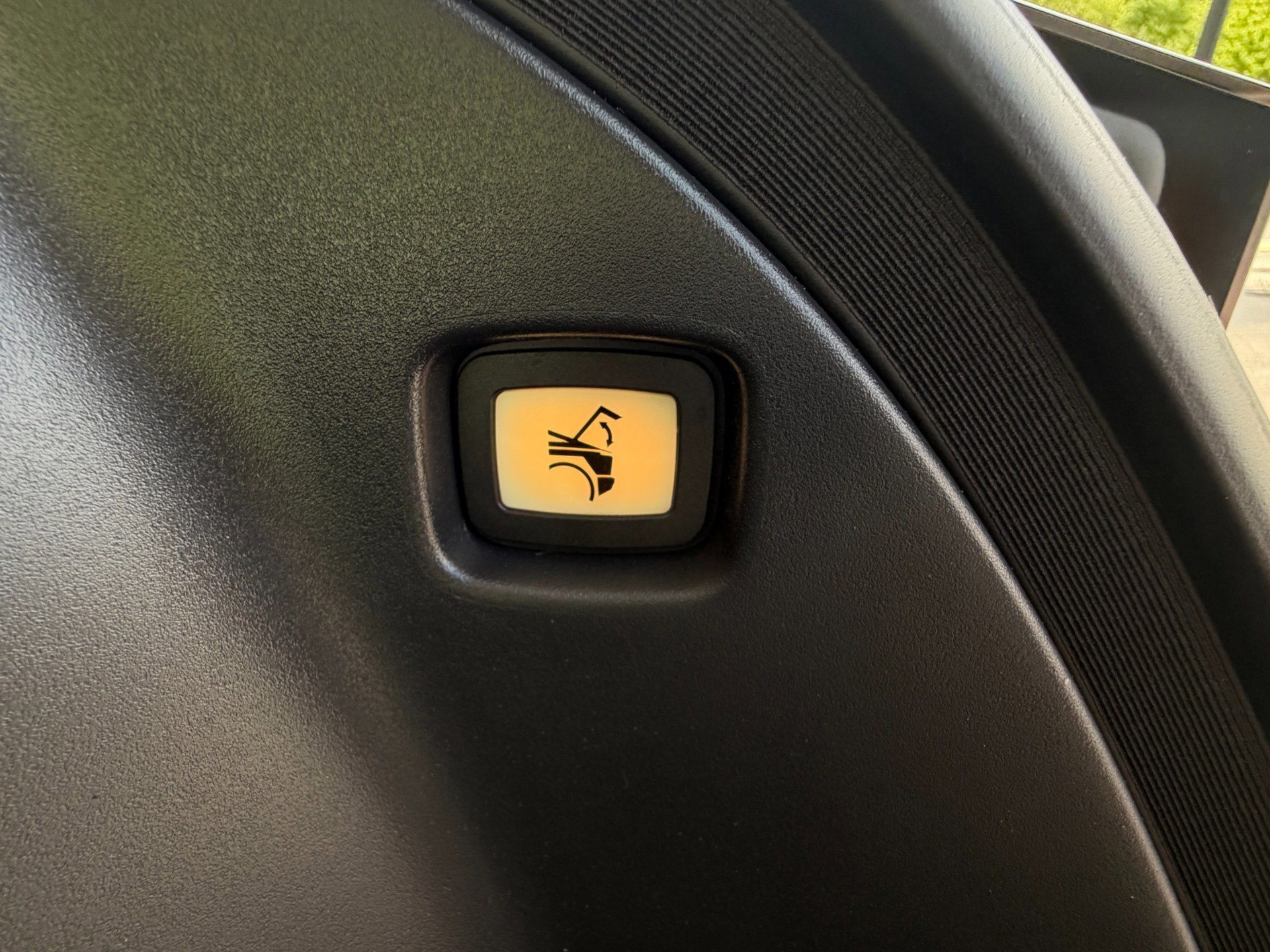 Used 2025 Tesla Cybertruck AWD Crew Cab image 59
