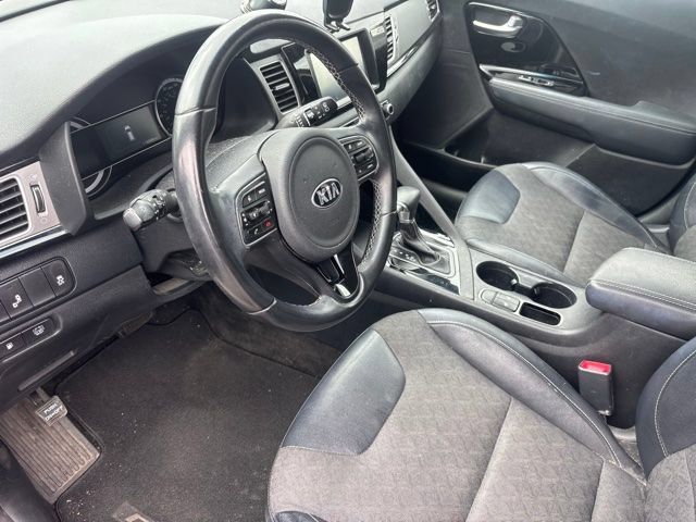 Used 2017 Kia Niro EX FWD image 2