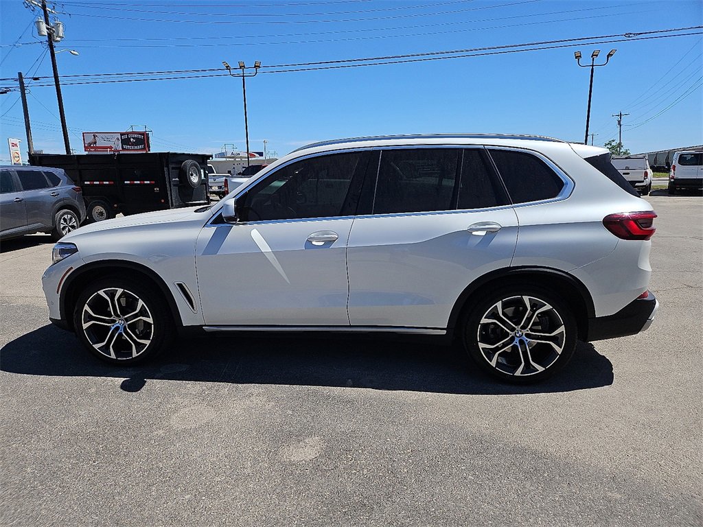 Used 2021 BMW X5 sDrive40i w/ Premium Package image 3