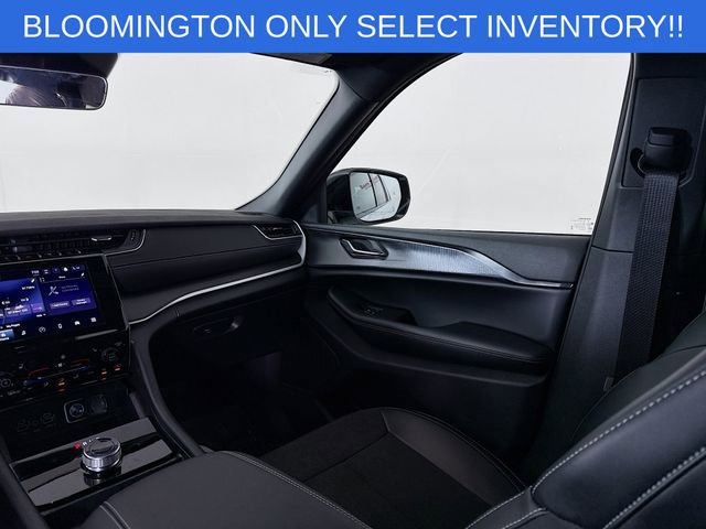 New 2025 Jeep Grand Cherokee L Laredo image 22