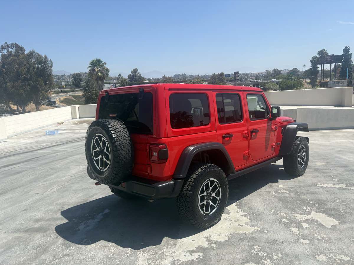 Used 2025 Jeep Wrangler Unlimited Rubicon w/ Convenience Group AWD/4WD image 46