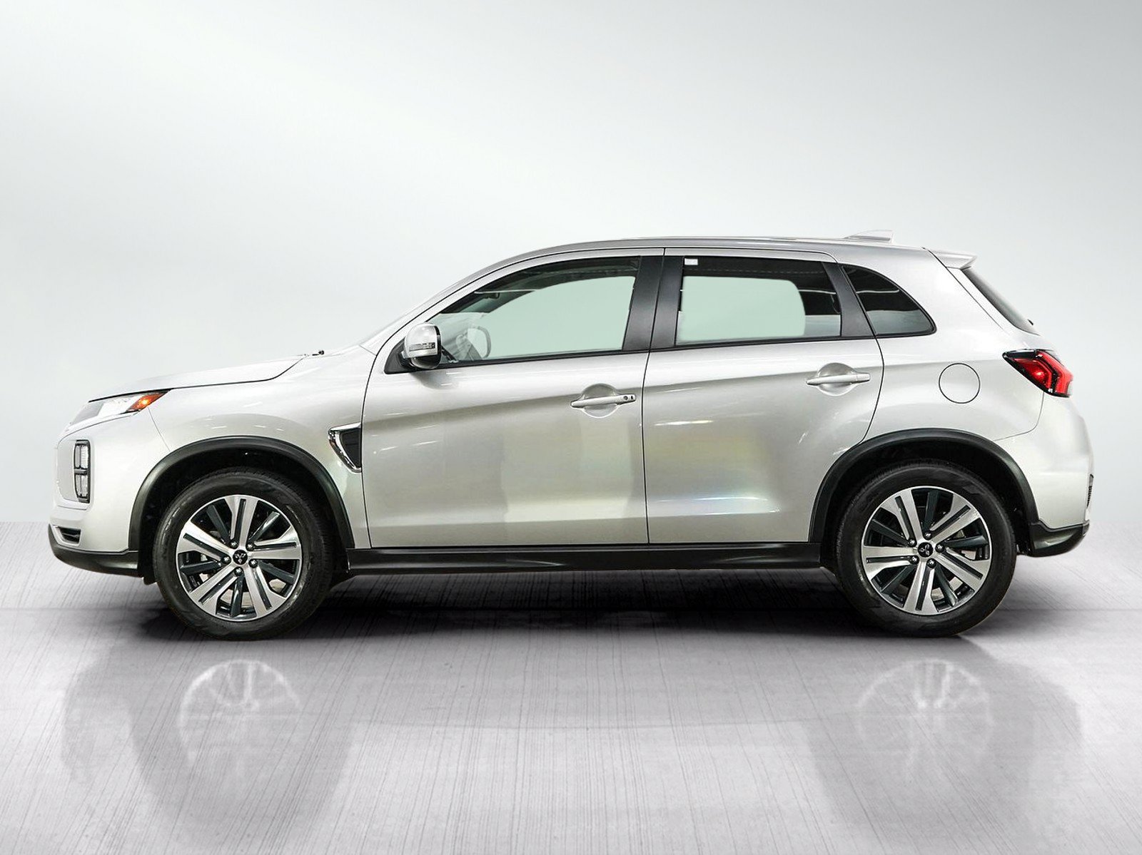 Used 2024 Mitsubishi Outlander Sport LE AWD/4WD image 2