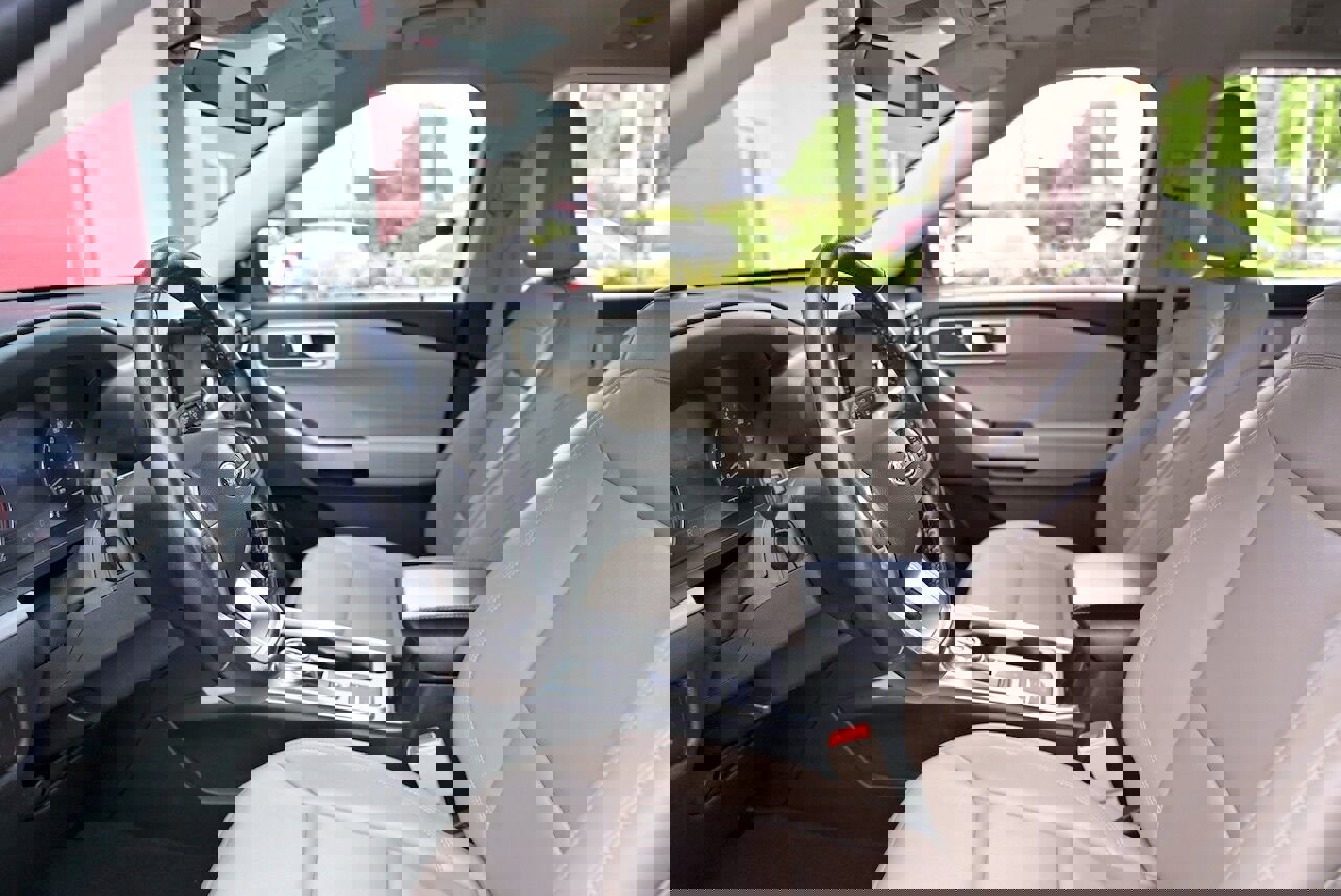 Used 2023 Ford Explorer XLT w/ Equipment Group 202A image 7