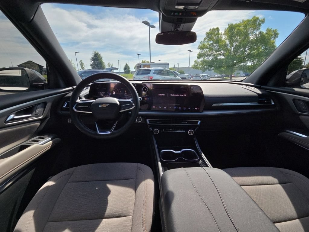 Used 2025 Chevrolet Traverse LT w/ Driver Confidence Package FWD image 16