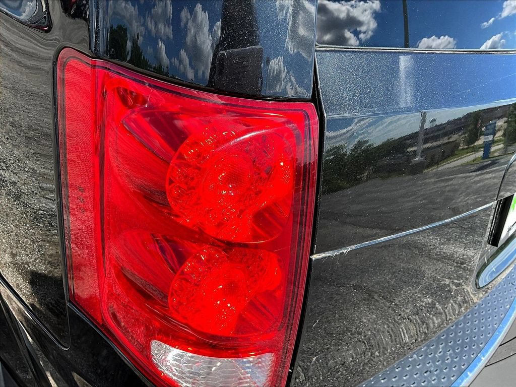 Used 2014 Dodge Grand Caravan SXT FWD image 23