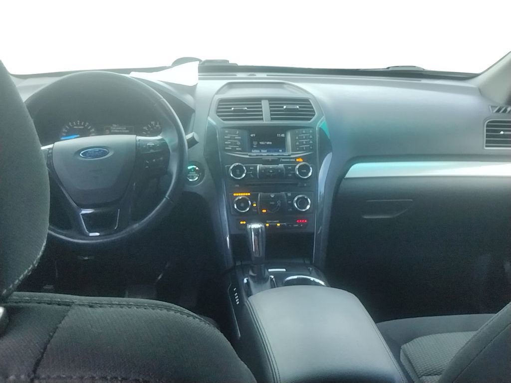 Used 2016 Ford Explorer XLT image 12
