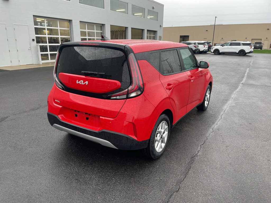 Used 2025 Kia Soul LX w/ LX Technology Package FWD image 6