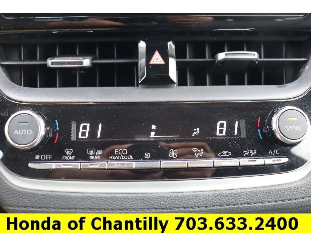 Used 2024 Toyota Corolla Cross XLE w/ Convenience Package image 16