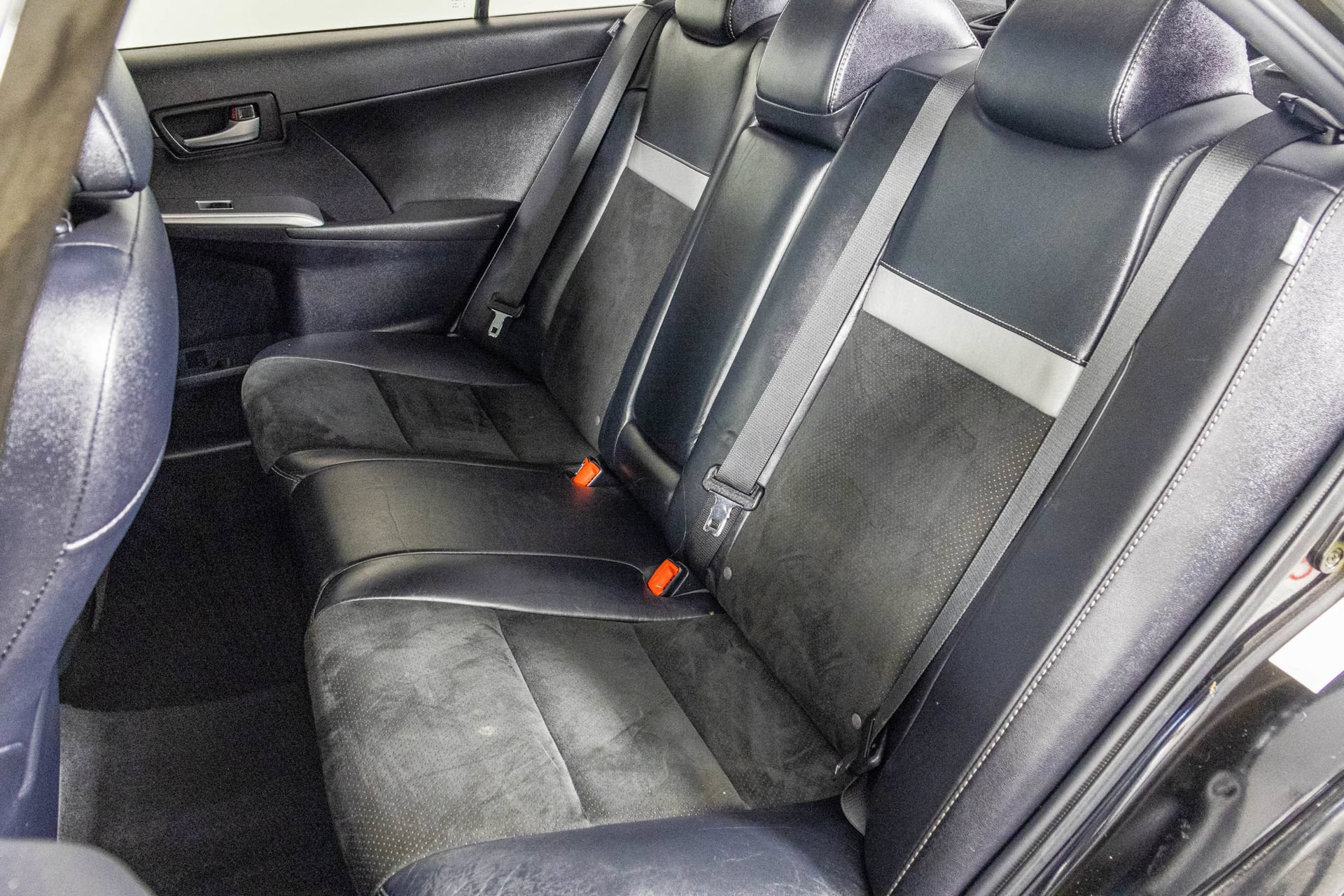 Used 2012 Toyota Camry SE w/ Leather Pkg FWD image 39