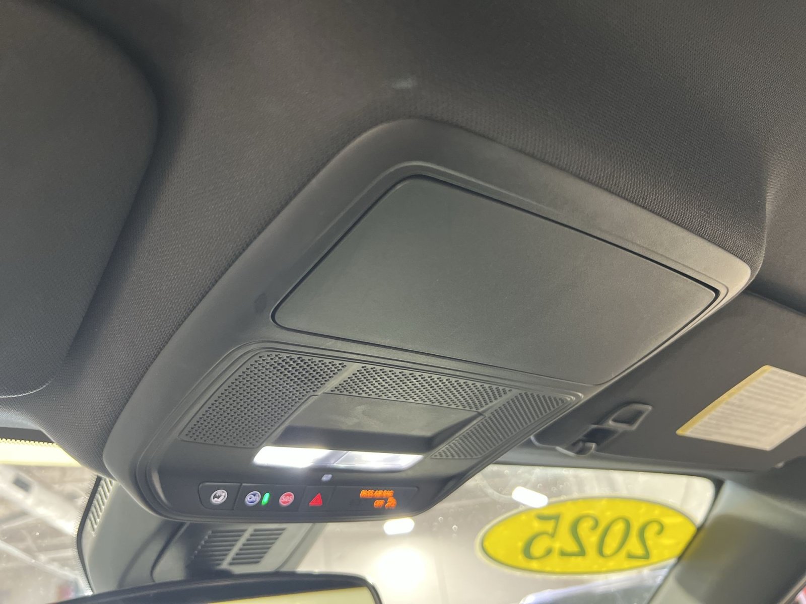 Used 2025 Chevrolet Equinox LT FWD image 34