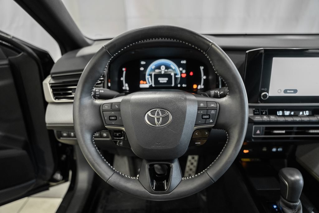 Used 2025 Toyota Camry SE AWD/4WD image 29