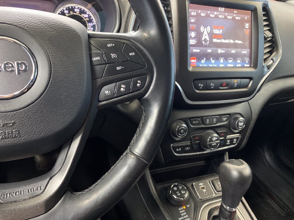Used 2020 Jeep Cherokee Trailhawk AWD/4WD image 21