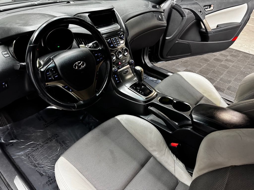 Used 2016 Hyundai Genesis 3.8 RWD image 31